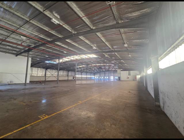 7,300M² WAREHOUSE TO LET IN MEREBANK EAST